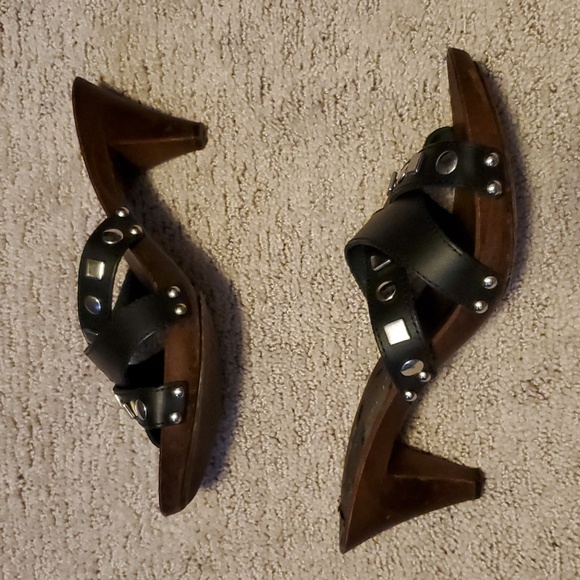 A GIANNETTI Studded Leather Sandals - Picture 4 of 13